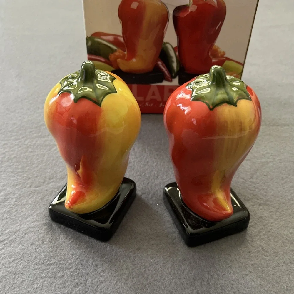 Clay Art Jalapeño Salt And Pepper‎ Shaker Set Retro 2006